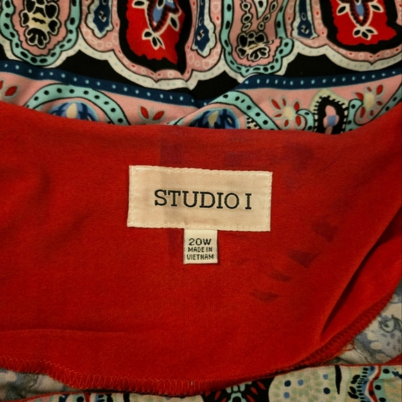 20W-Studio I Dress - Picture 7 of 7